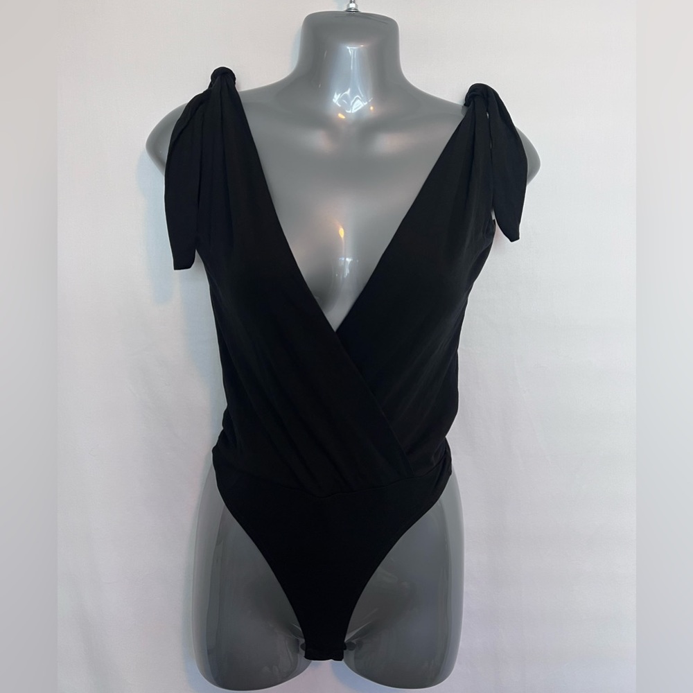 NWT Lulu’s Black Deep V Body Suit